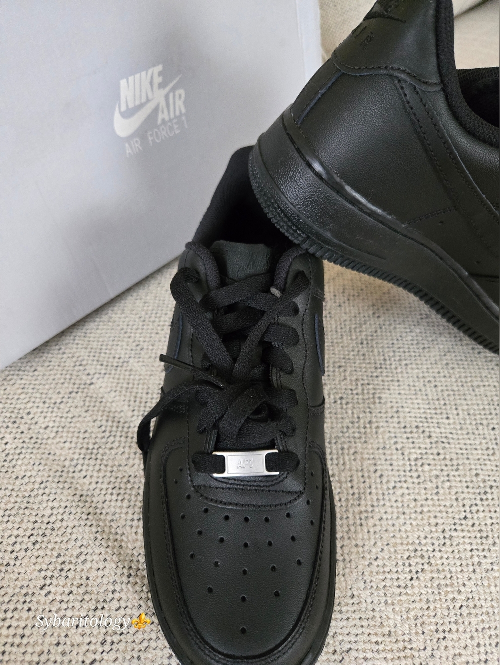NWT NIKE AIR FORCE 1 LOW - All Black Leather Sneakers Size: 39